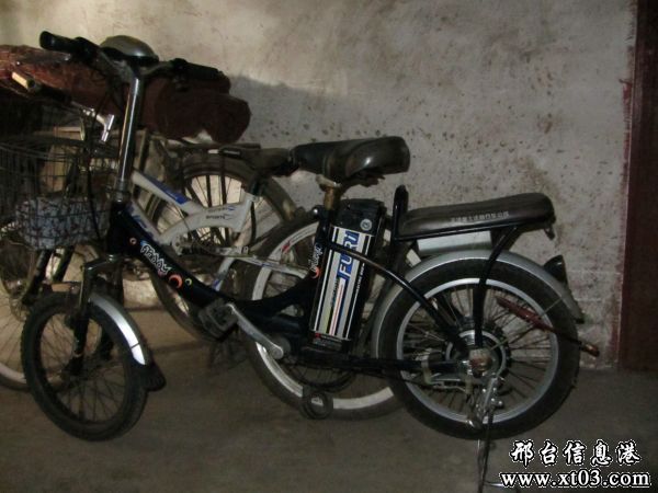 电动自行车  锂电池电动车，8成新。 350元/